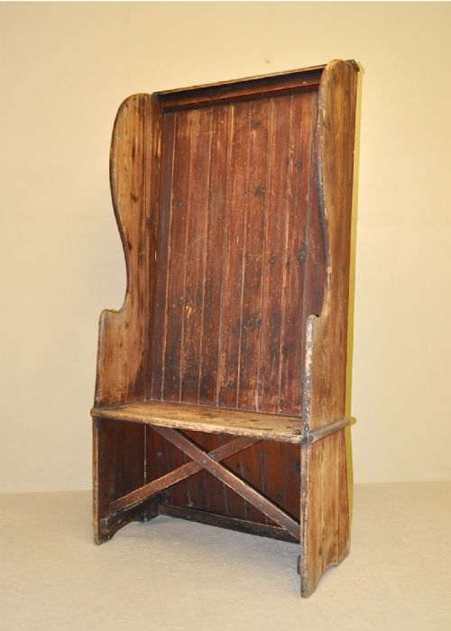 Small Pine Settle