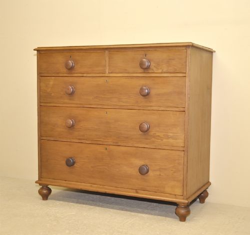 Pine Chest of Drawers