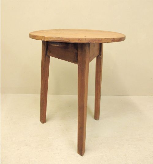 Pine Cricket Table