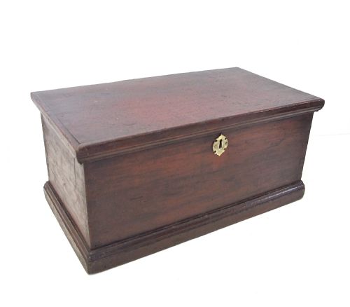 Mini Blanket Chest