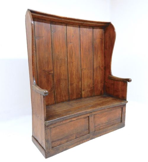 Small Pine Settle