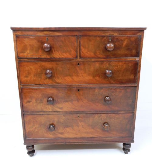 Mahogany Chest of Drawers (Requiring Tlc)
