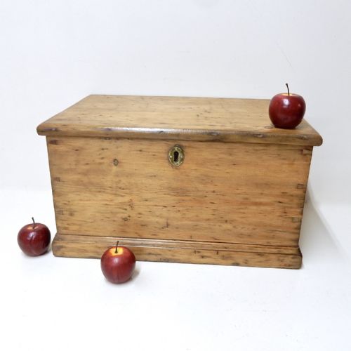 Pine Storage Chest