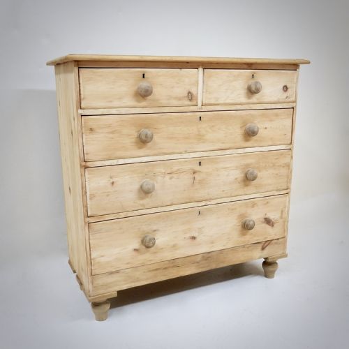 Pine Chest of Drawers
