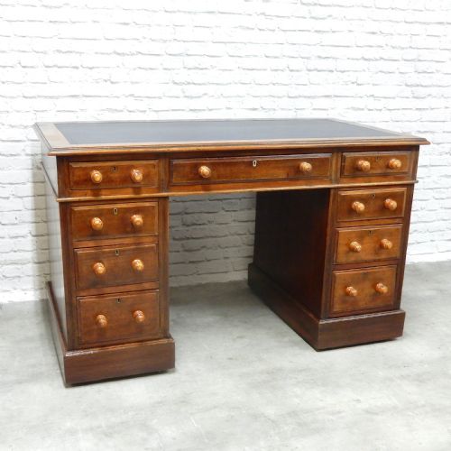 Small Pedestal Desk