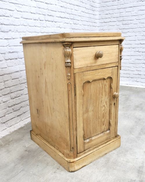 C19th Pine Cupboard