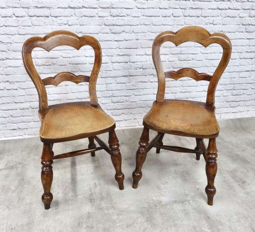 A Pair (2) Windsor Kitchen Dining Chairs