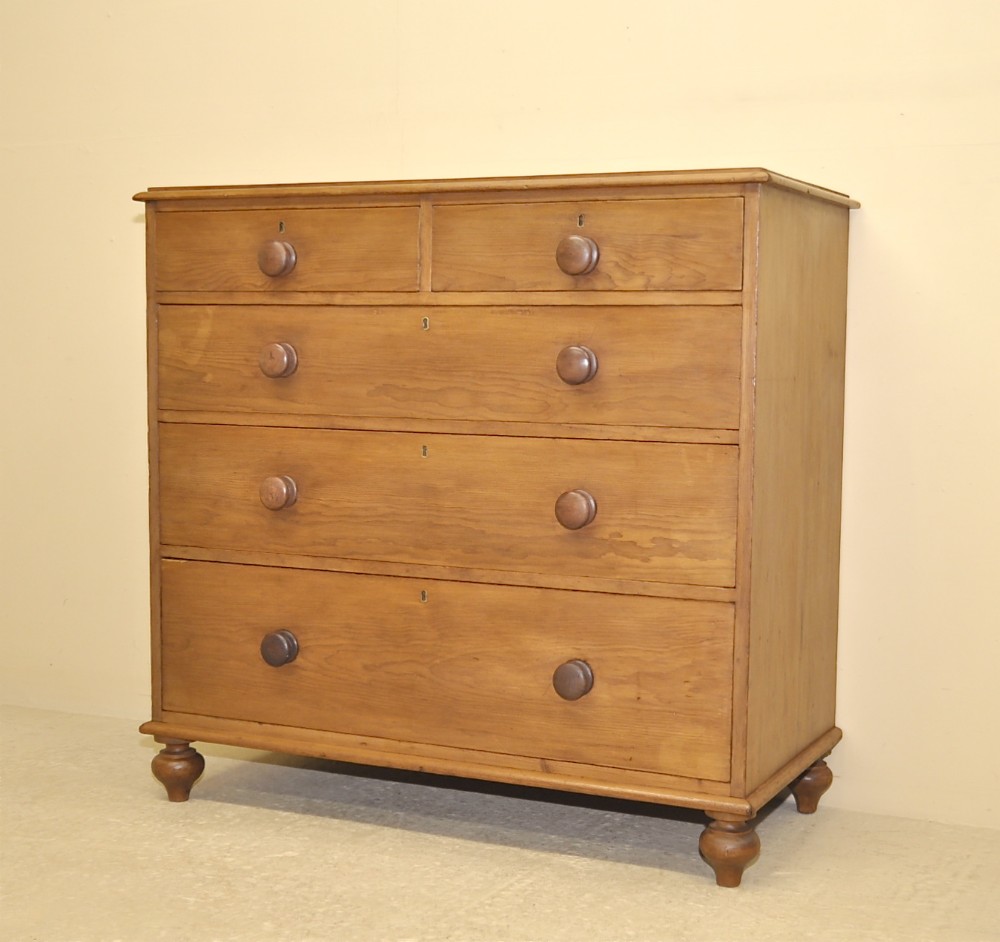 Pine Chest of Drawers