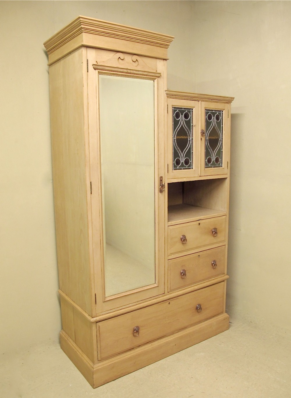 Antique Compactum, Maple of London