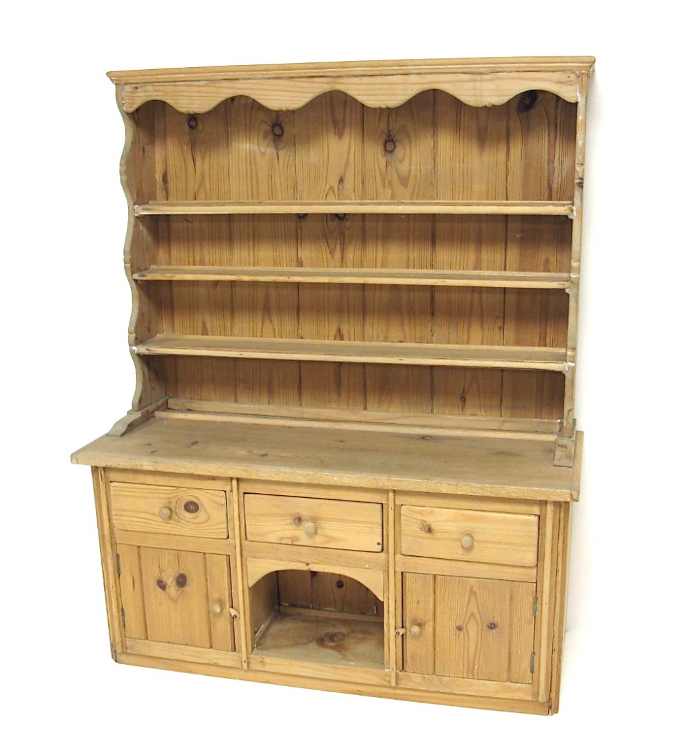 Pine Spice Dresser