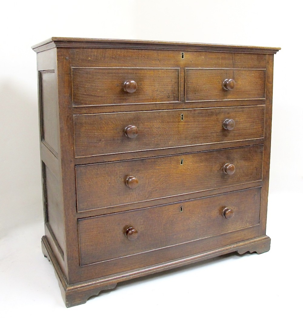 Oak Chest of Drawers