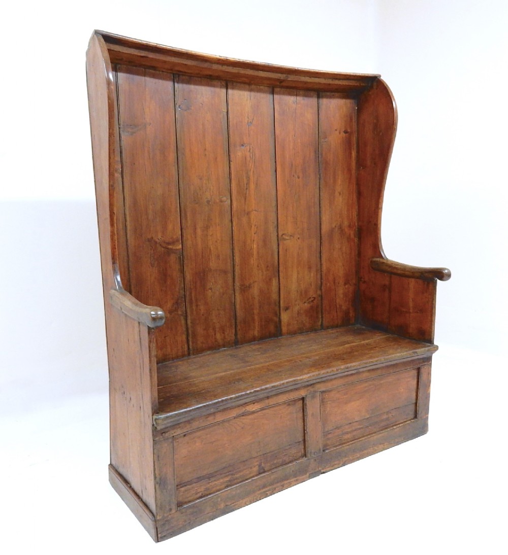 Small Pine Settle