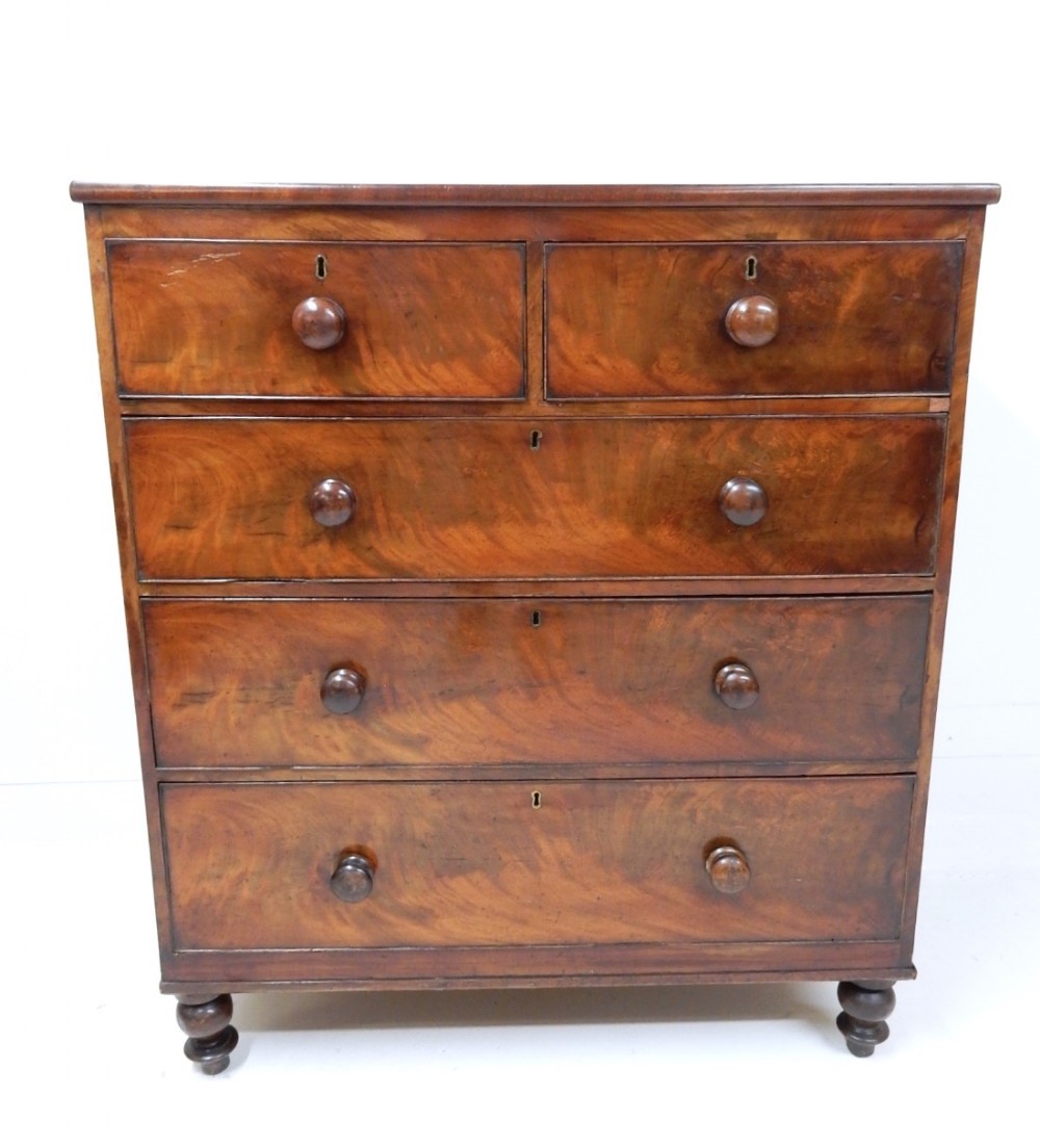 Mahogany Chest of Drawers (requiring tlc)