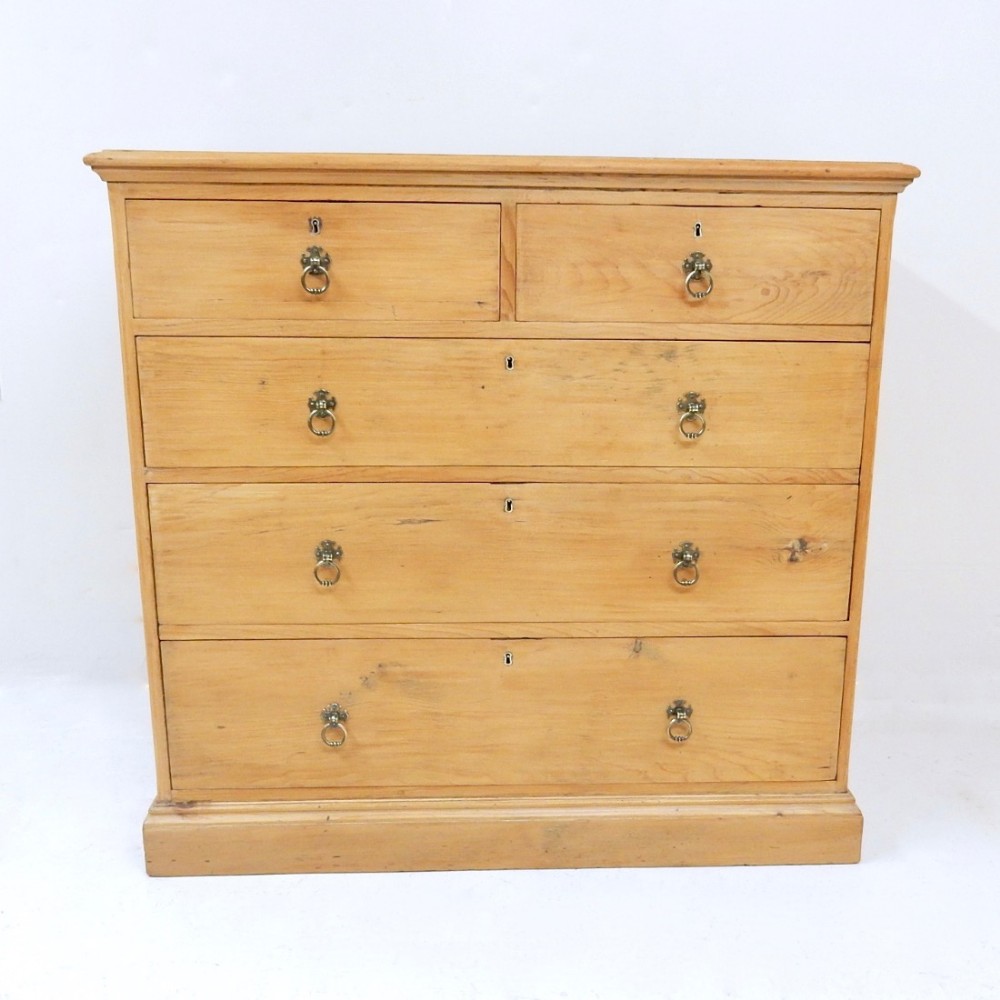 Pine Chest of Drawers