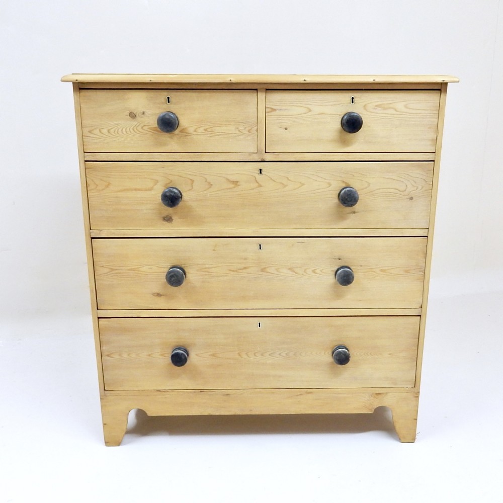 Pine Chest of Drawers