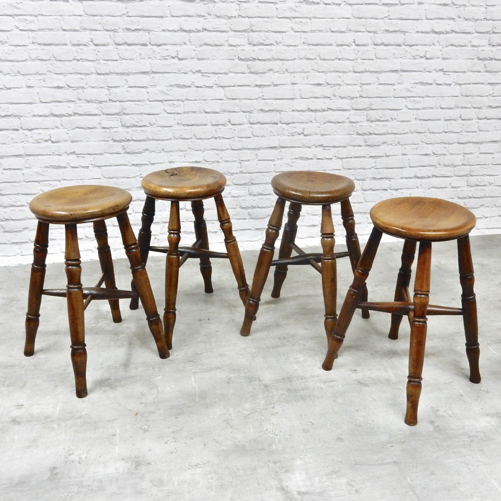 4x Tavern Stools