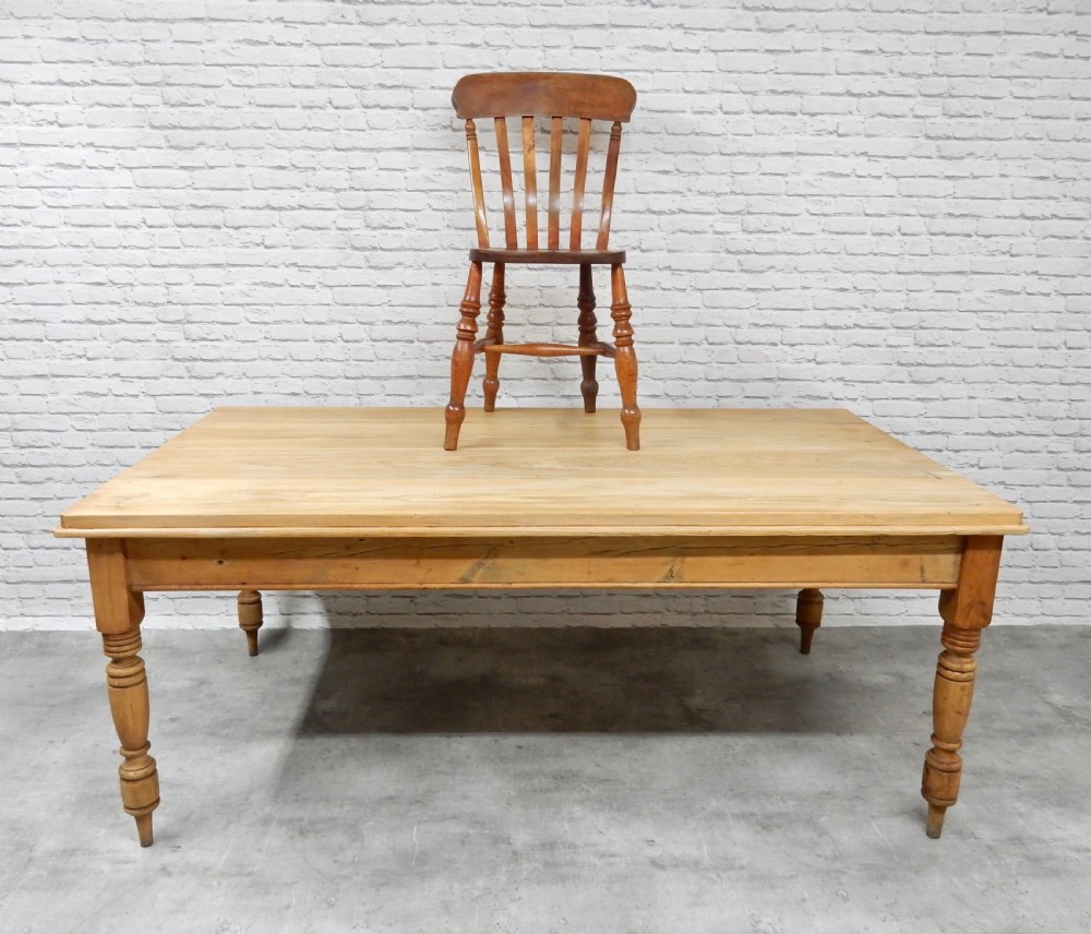 Pine Kitchen Table View VIII