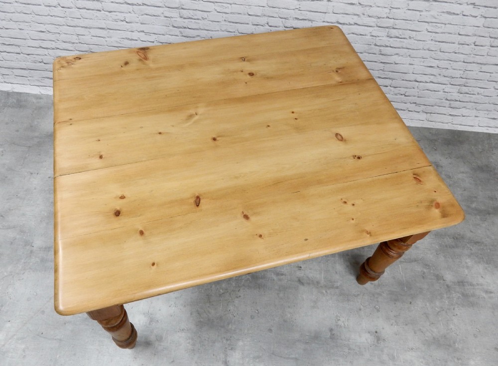 Pine Kitchen Table View VII