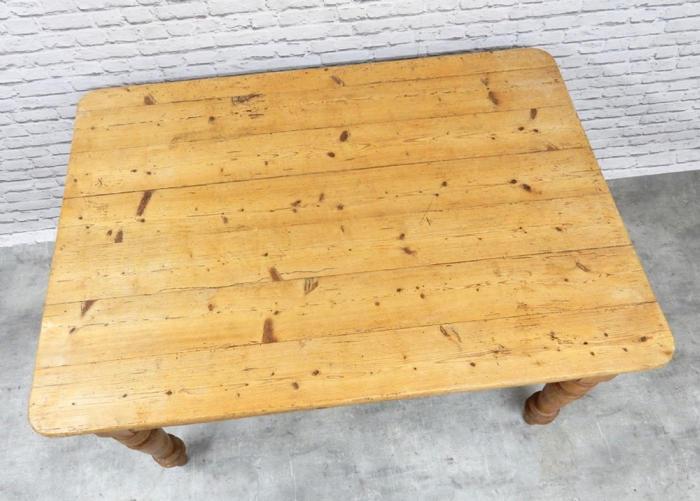Victorian  Kitchen Table View V