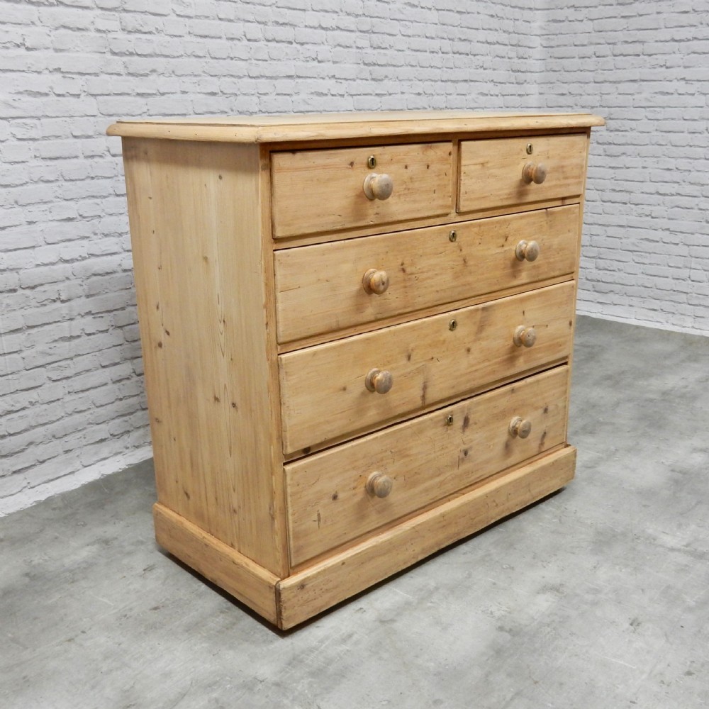 Pine Chest of Drawers View II