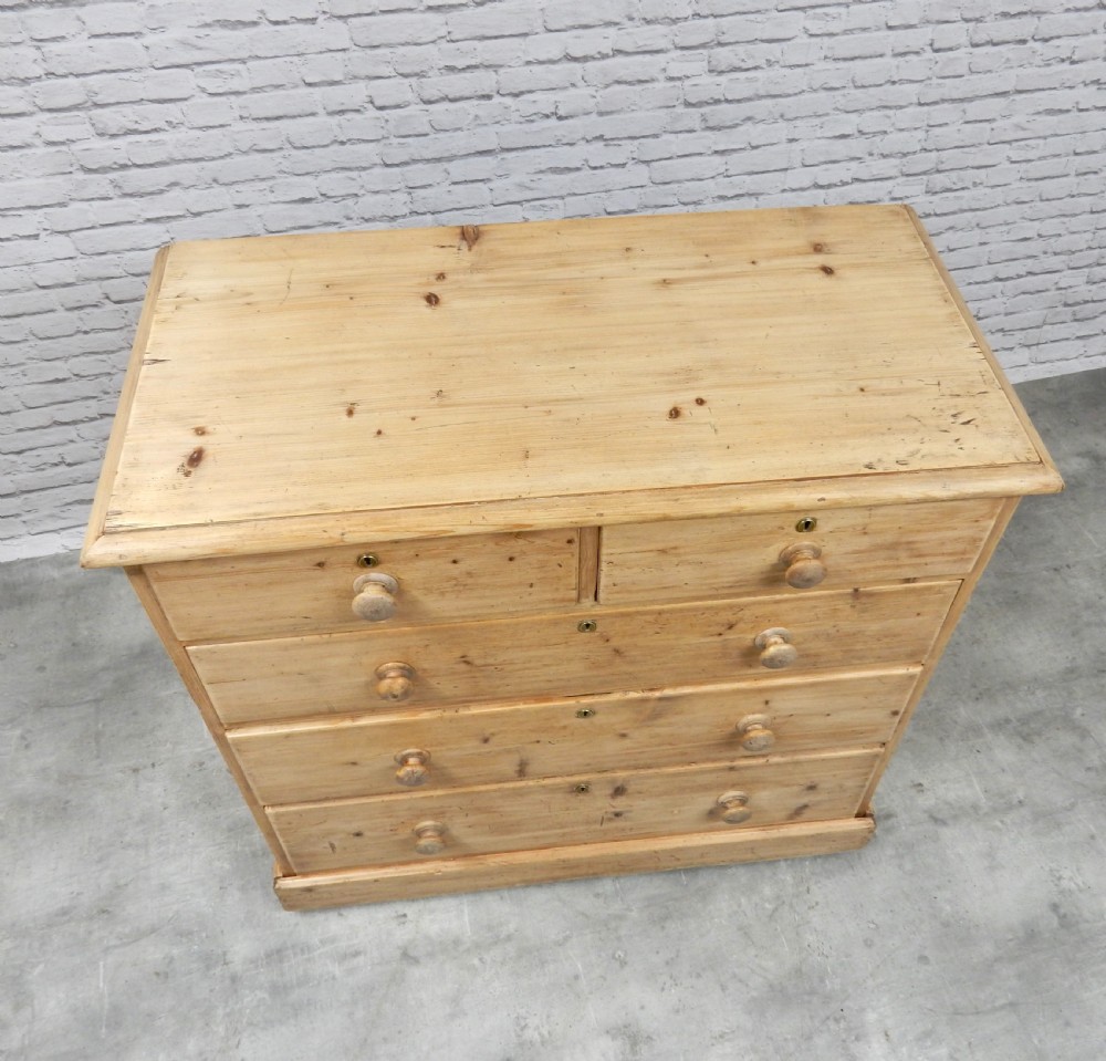 Pine Chest of Drawers View IV