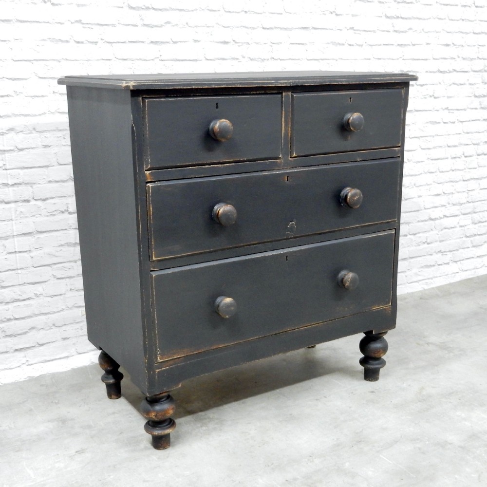 Pine Chest of Drawers View III