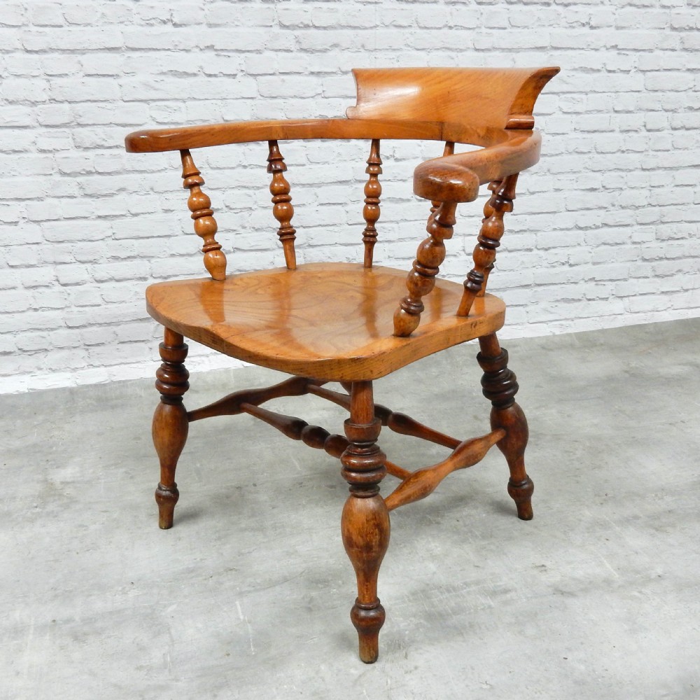 Windsor Smoker's Bow Armchair View IV
