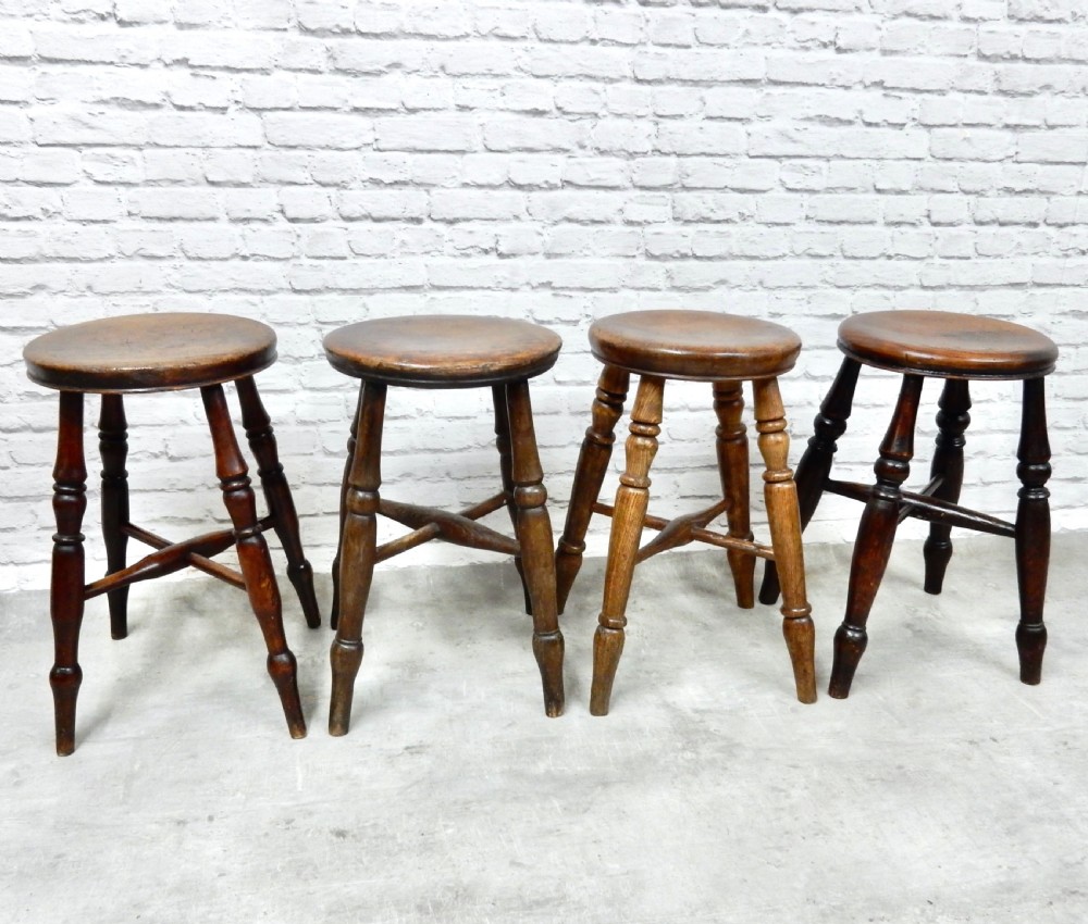 4x Tavern Stools View III