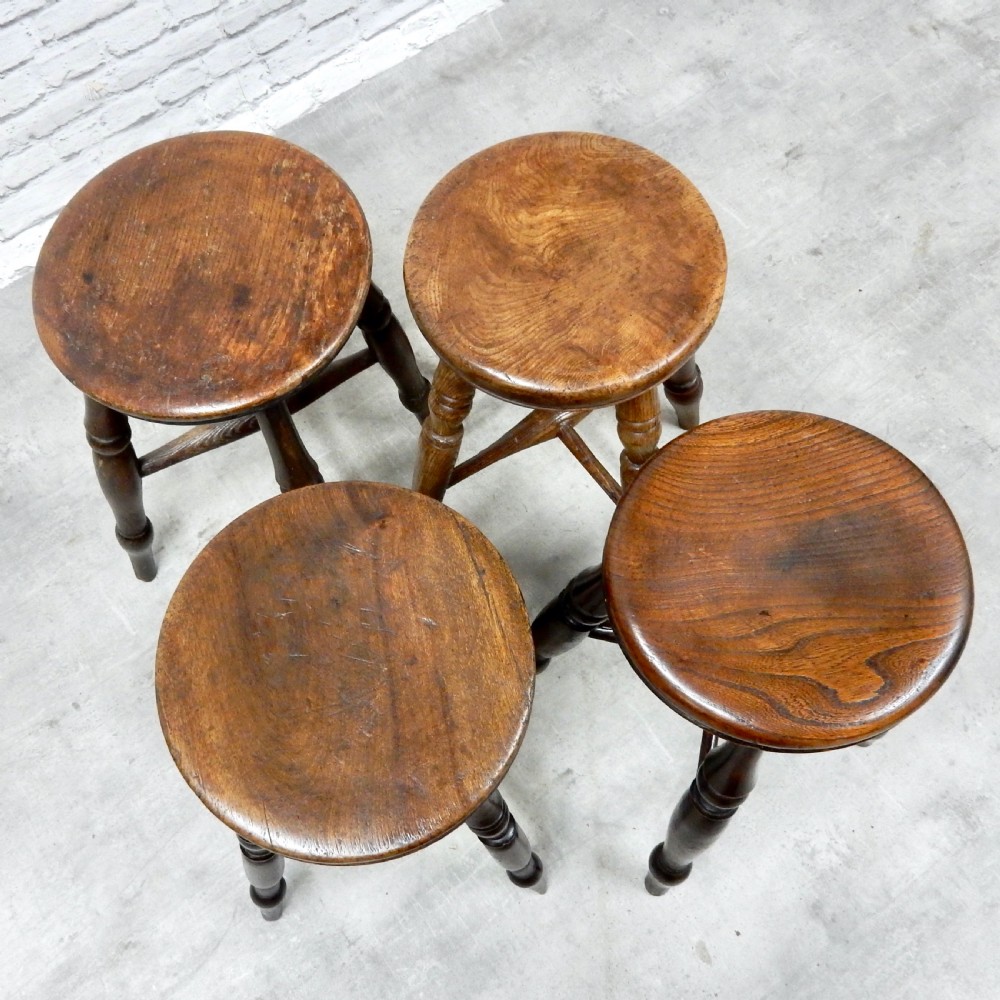 4x Tavern Stools View V