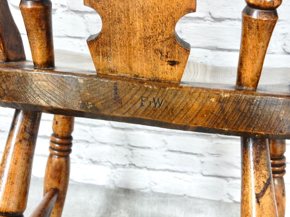 Set 4 Windsor Kitchen Chairs View VII