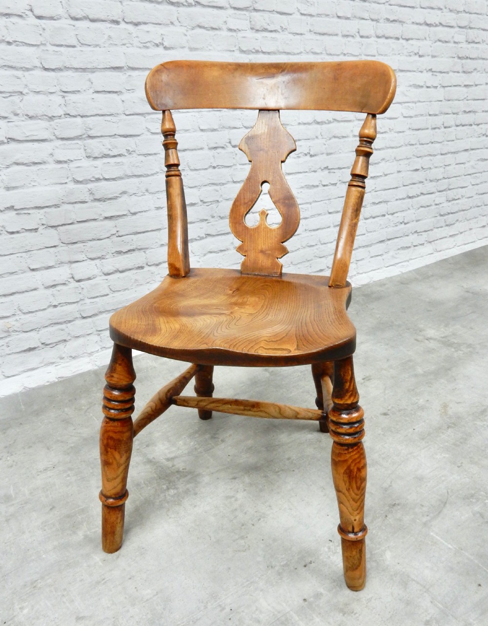 Set 4 Windsor Kitchen Chairs View V