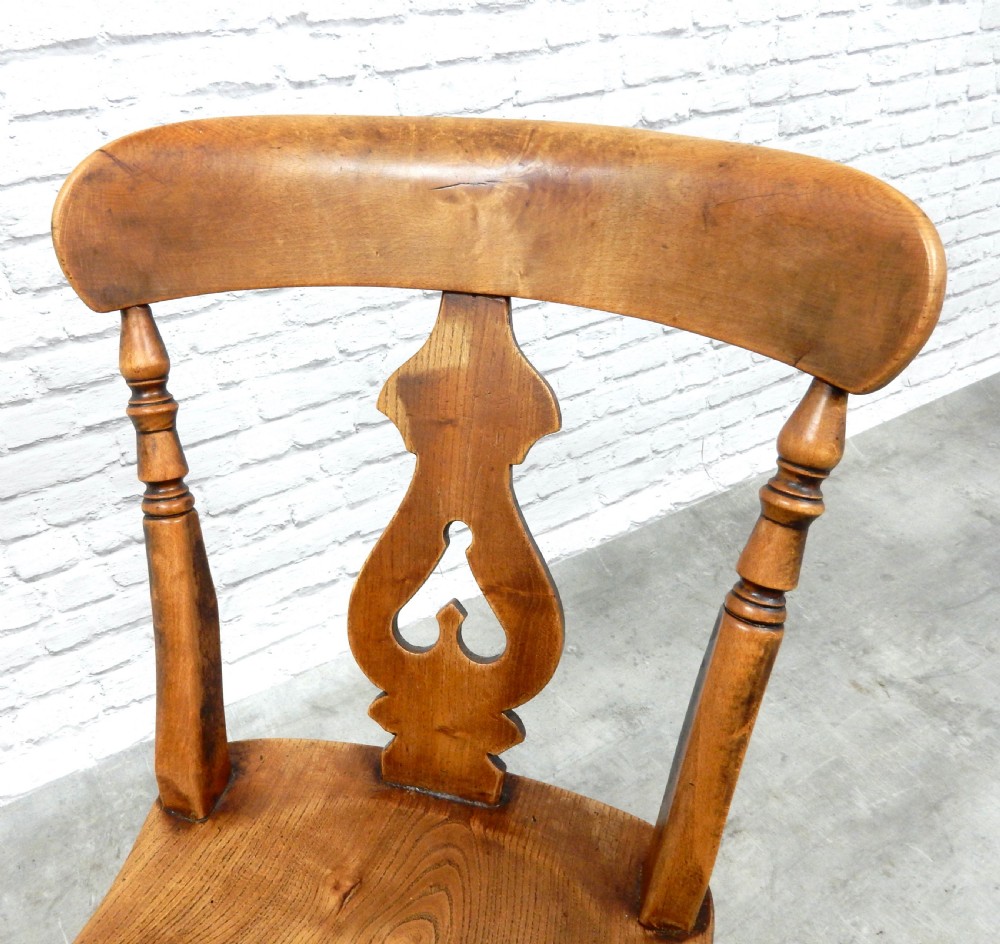 Set 4 Windsor Kitchen Chairs View VII