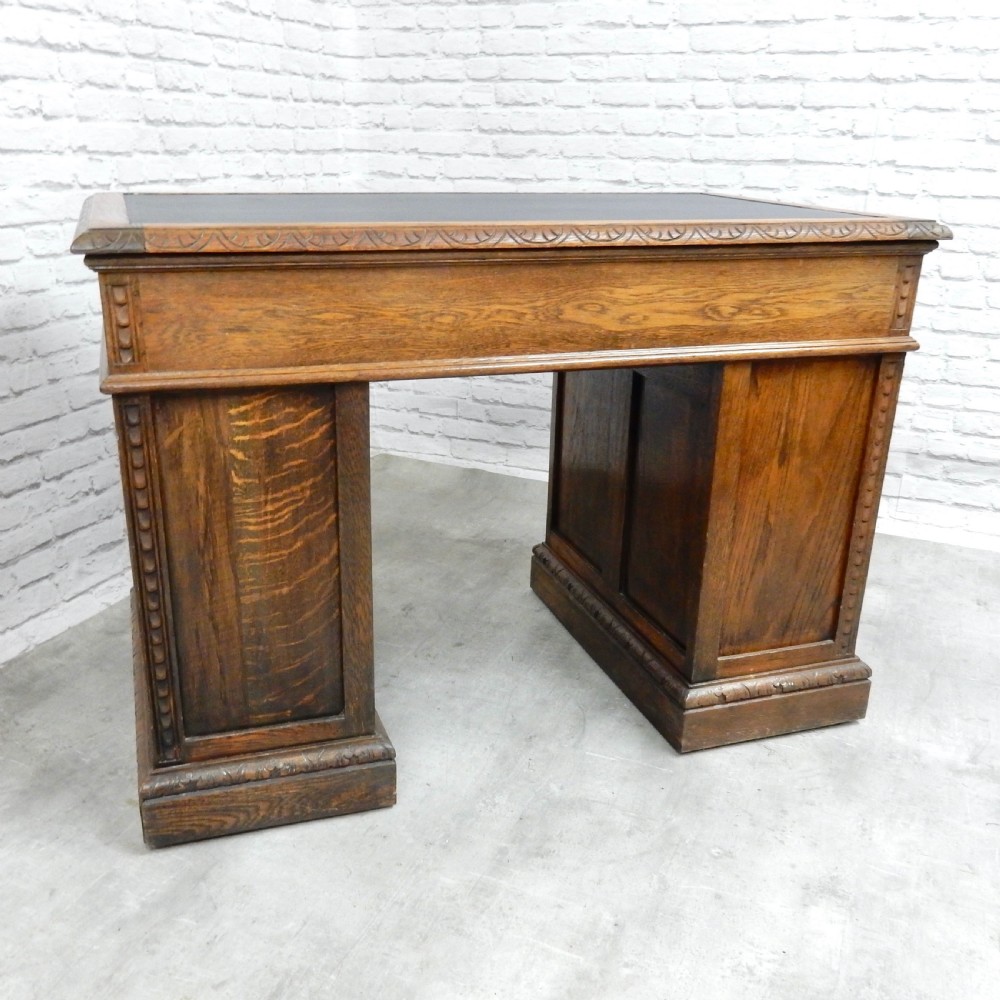 Small Green Man Oak Desk View X