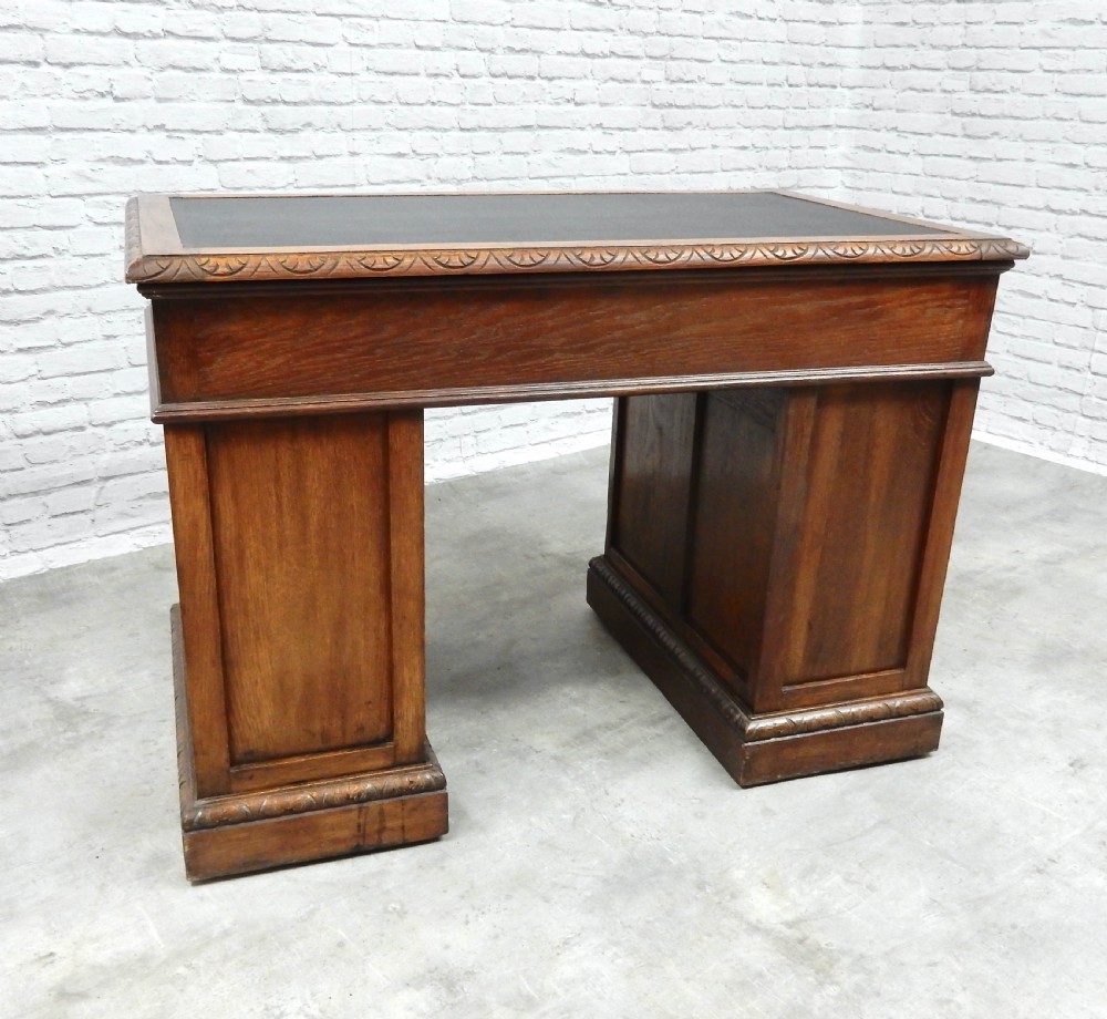 Small Green Man Oak Desk View X