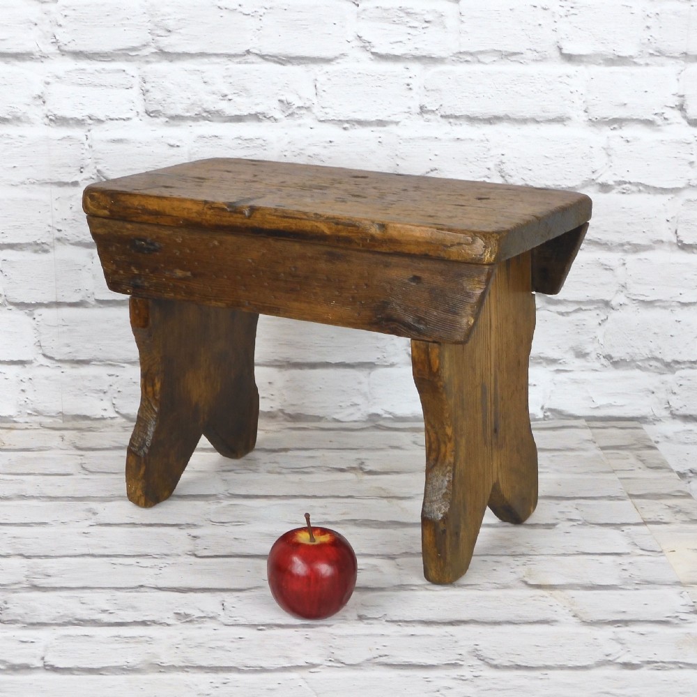 Pine Bench Stool View II