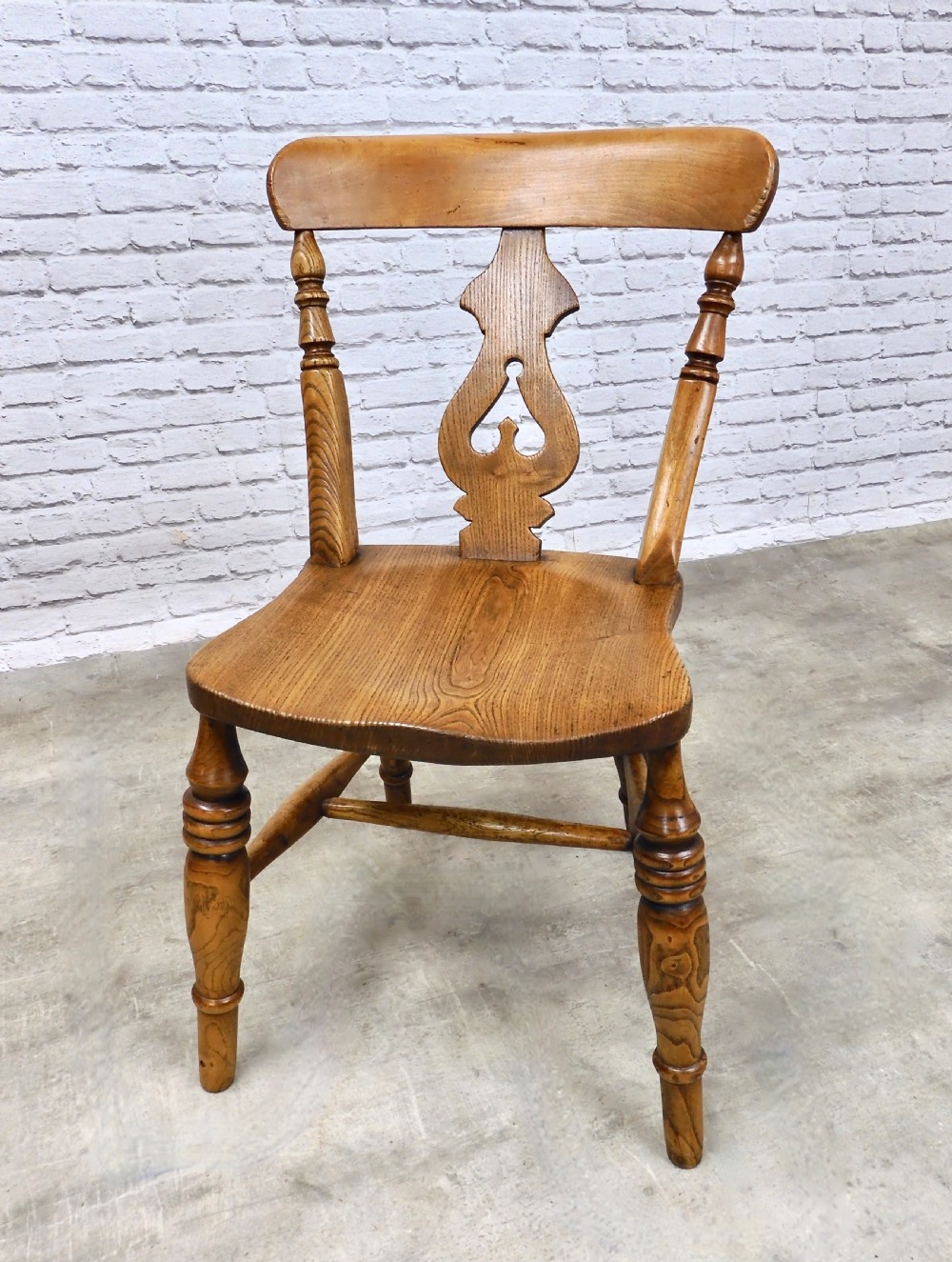 Set 4 Windsor Kitchen Chairs View VI