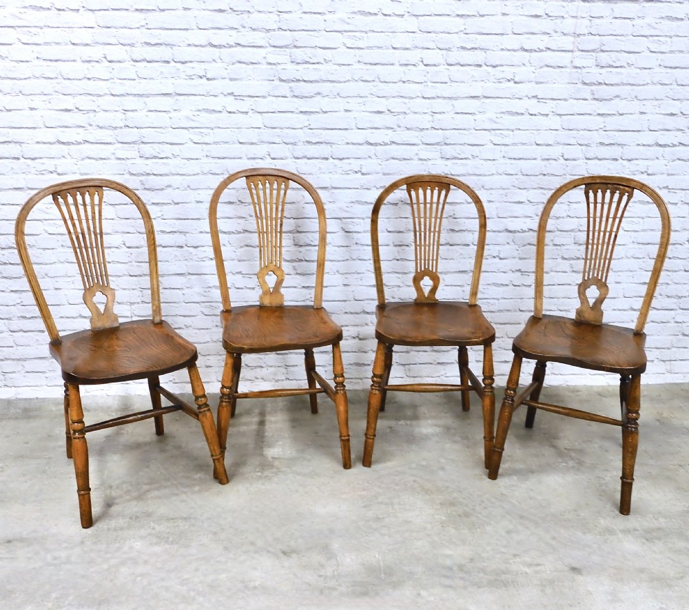 4x Windsor Kitchen Chairs View II
