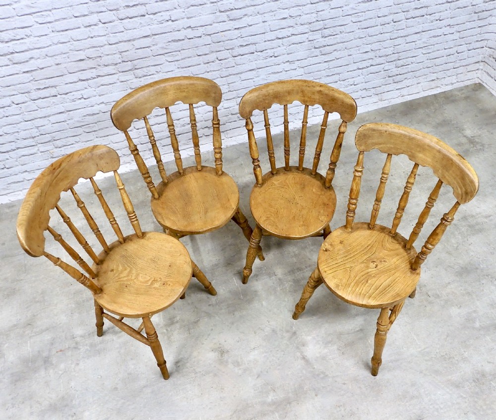 4x Windsor Kitchen Chairs View III