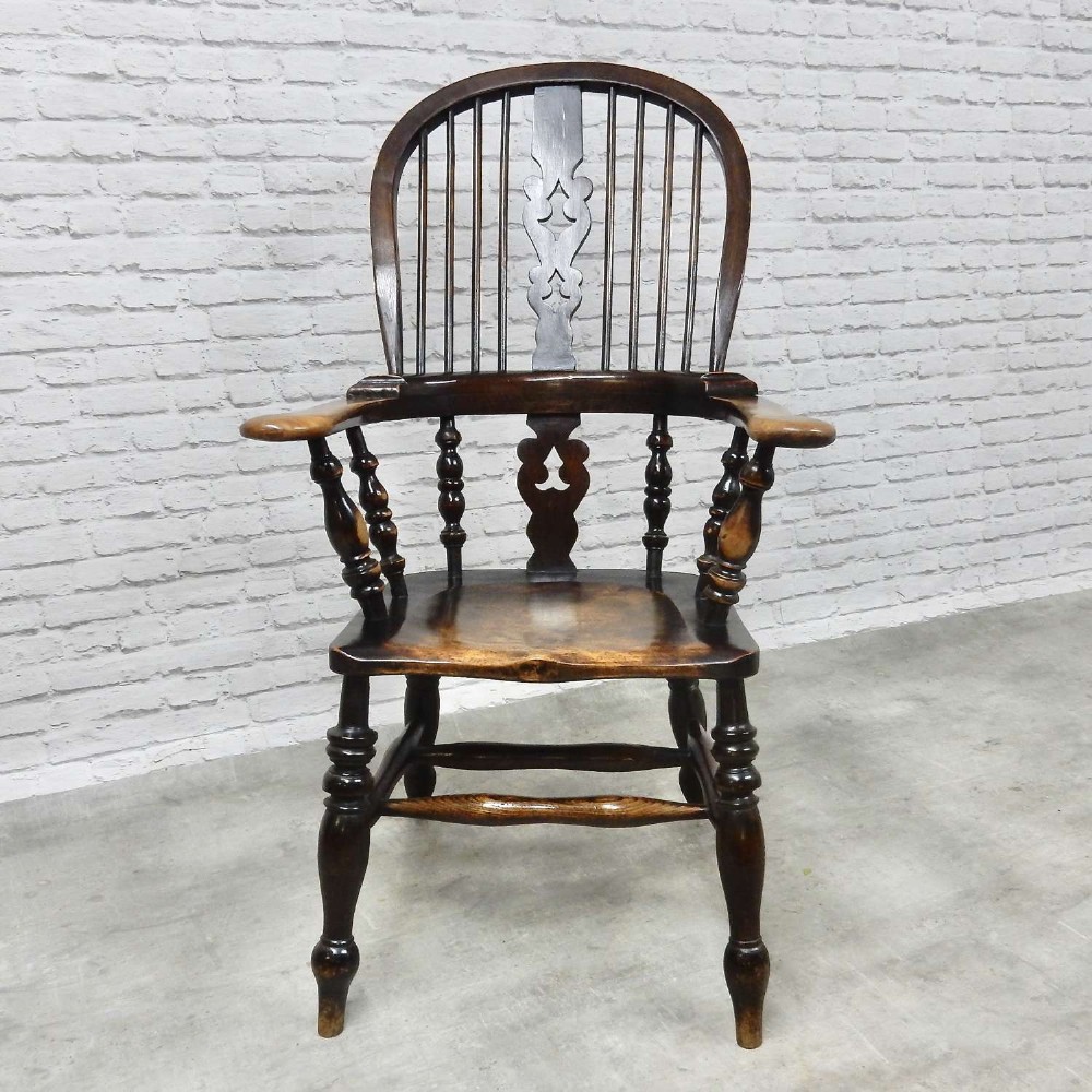 Large Yorkshire Broadarm Windsor Armchair
