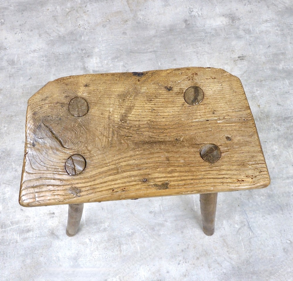 Cutler's Stool View V