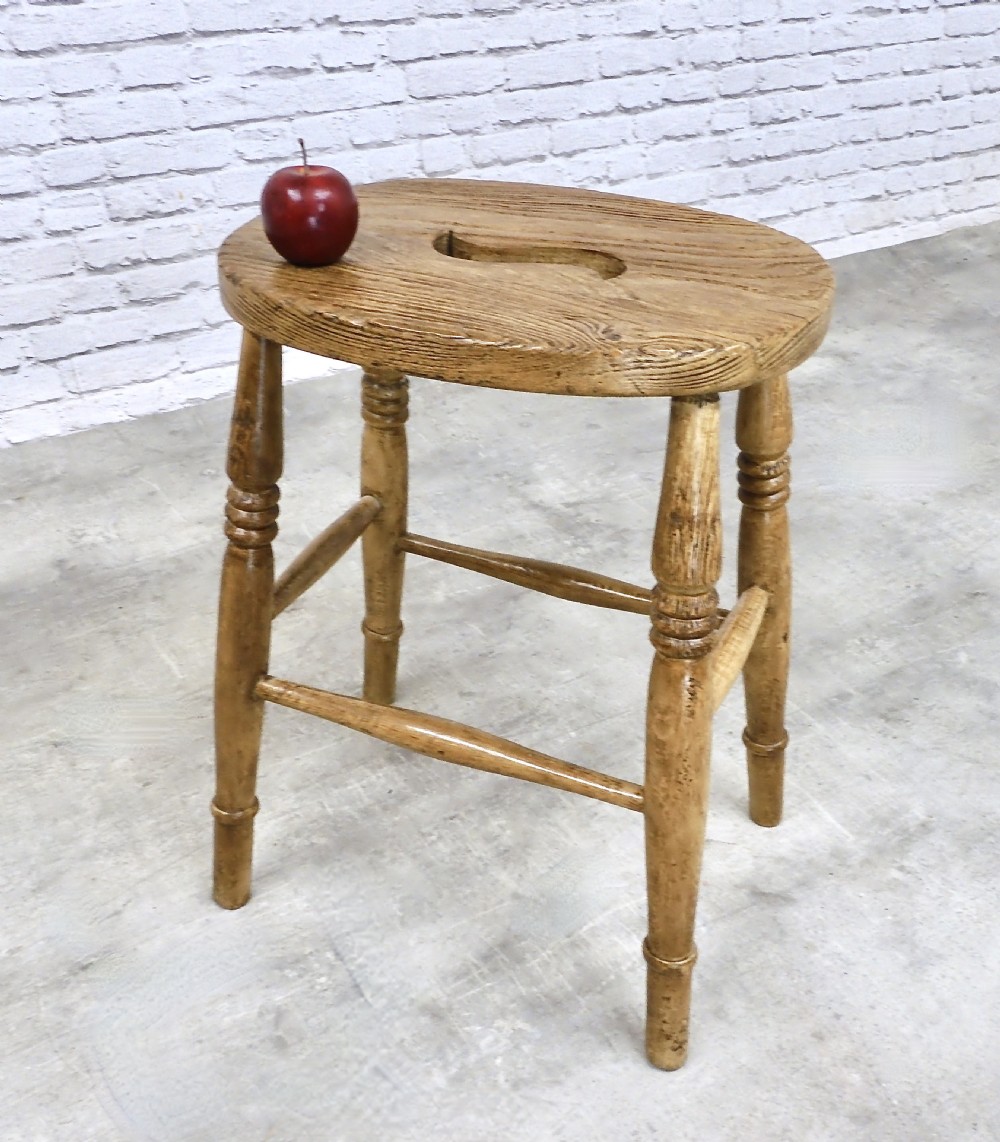 Oval Top Stool View II
