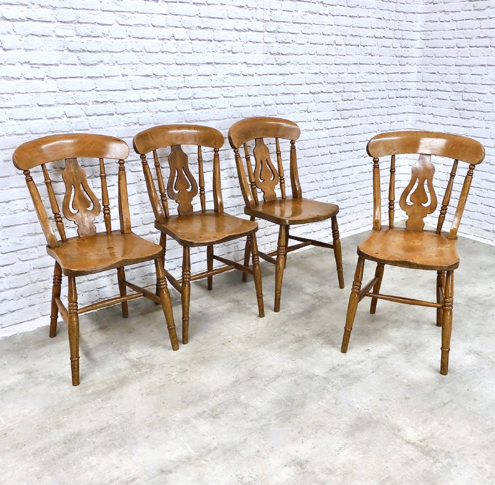 Set (4) Windsor Kitchen Chairs