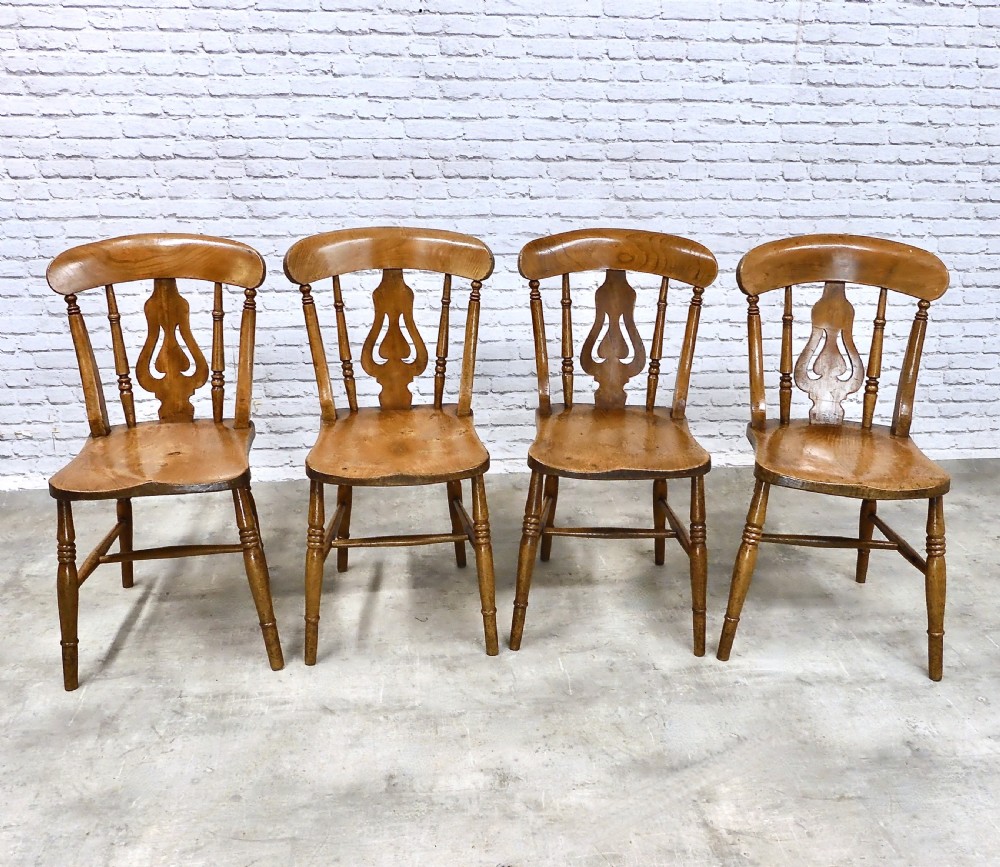 Set (4) Windsor Kitchen Chairs View III