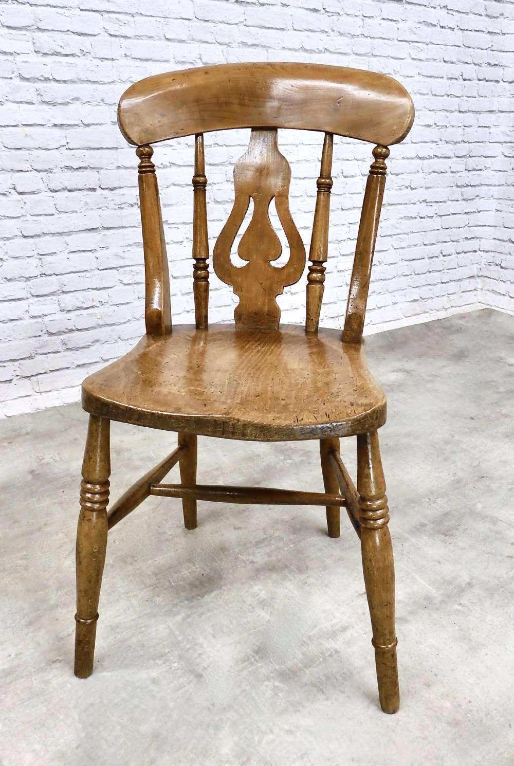 Set (4) Windsor Kitchen Chairs View VI