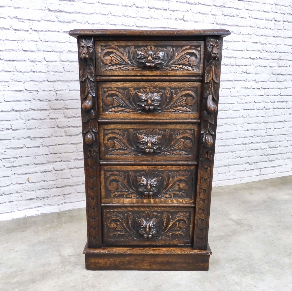 Greenman Wellington Chest
