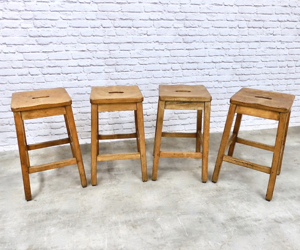 4x Bar Stools View III