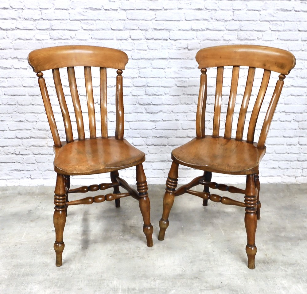 Pr (2) Windsor Kitchen Chairs