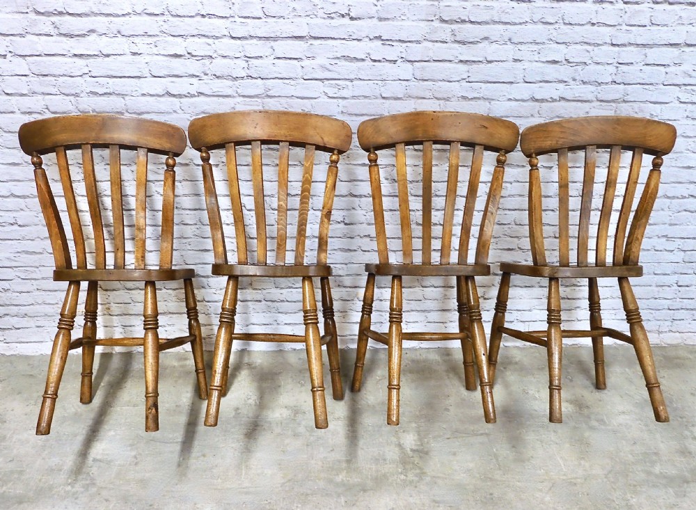 Windsor Lathback Kitchen Chair Set (4) View IV