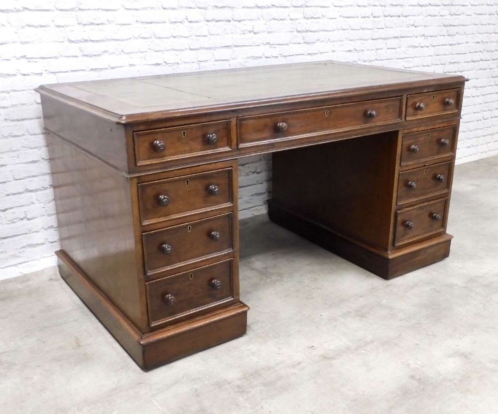 C19th Mahogany Pedestal Desk