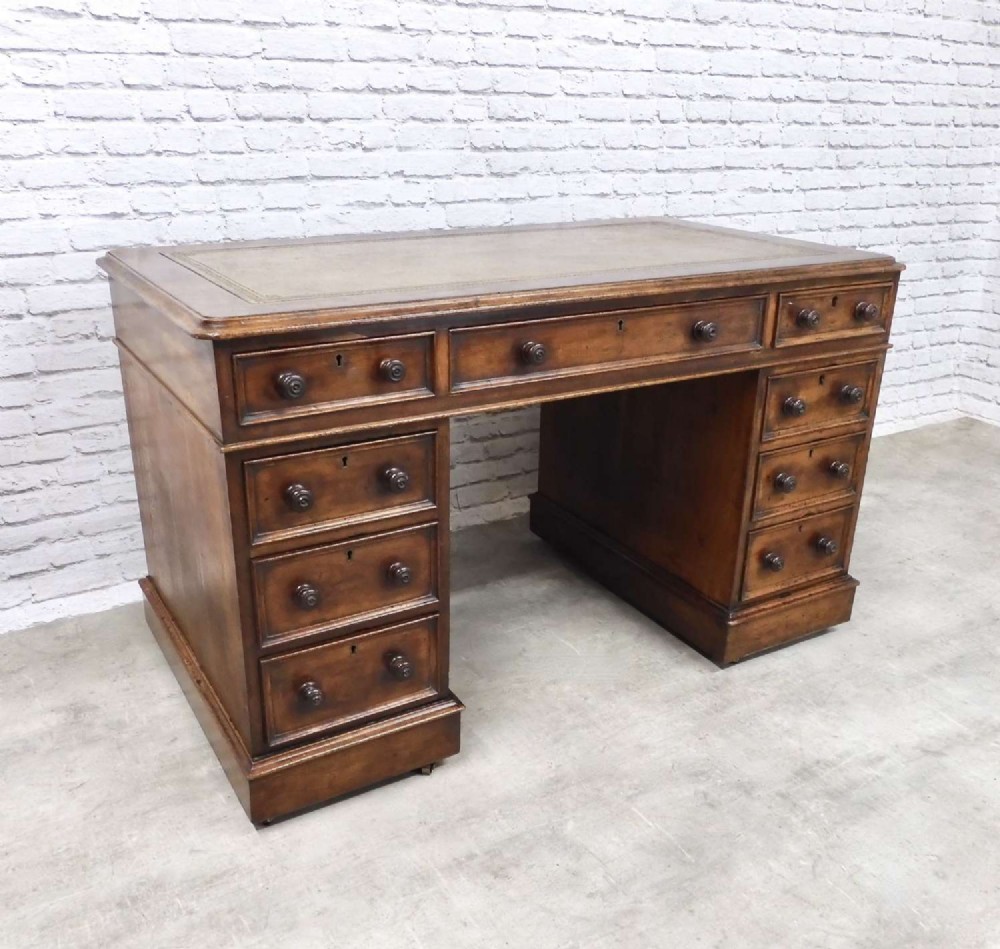 C19th Mahogany Pedestal Desk
